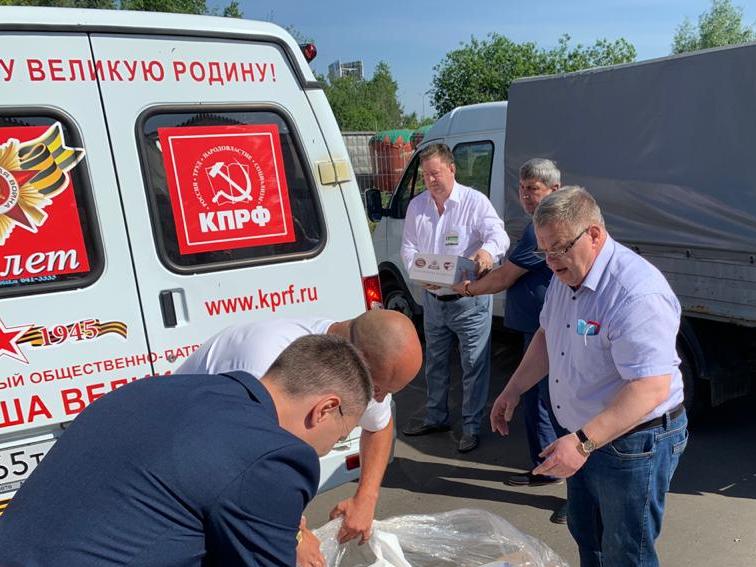 Подмосковные коммунисты отправили гуманитарный конвой в честь 75-летия Великой Победы для ветеранов, тружеников тыла и «Детей войны» в городские округа региона