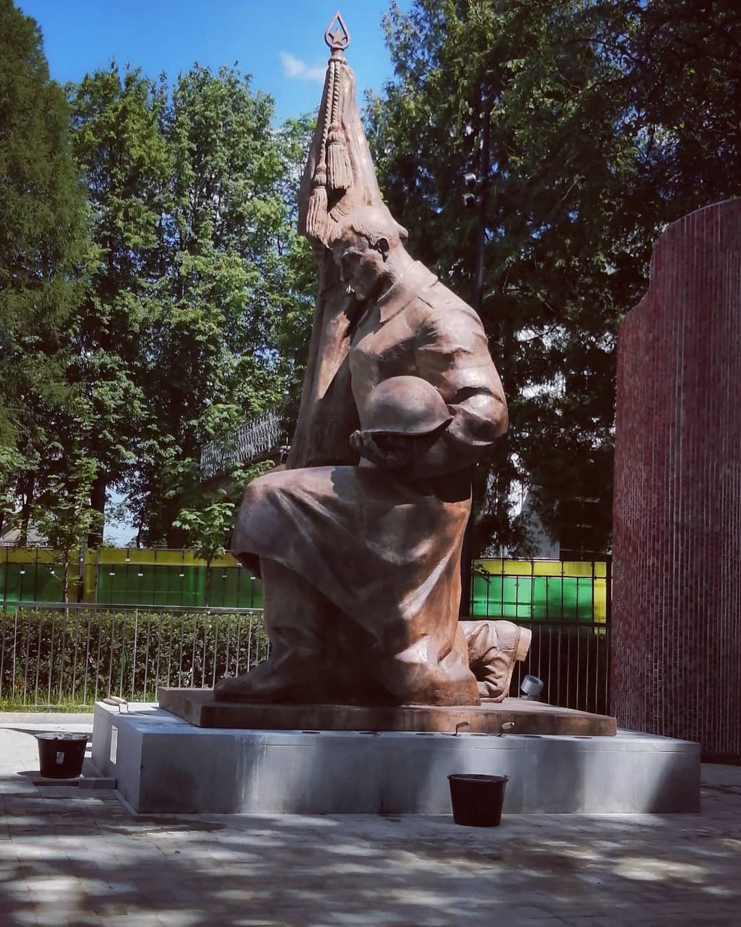 Пушкинские коммунисты приняли участие в открытии памятника