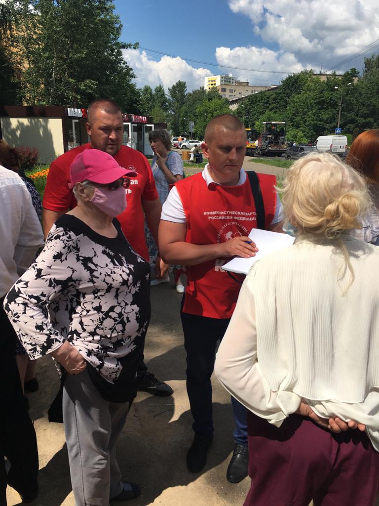 Фрязинские коммунисты продолжают помогать нуждающимся