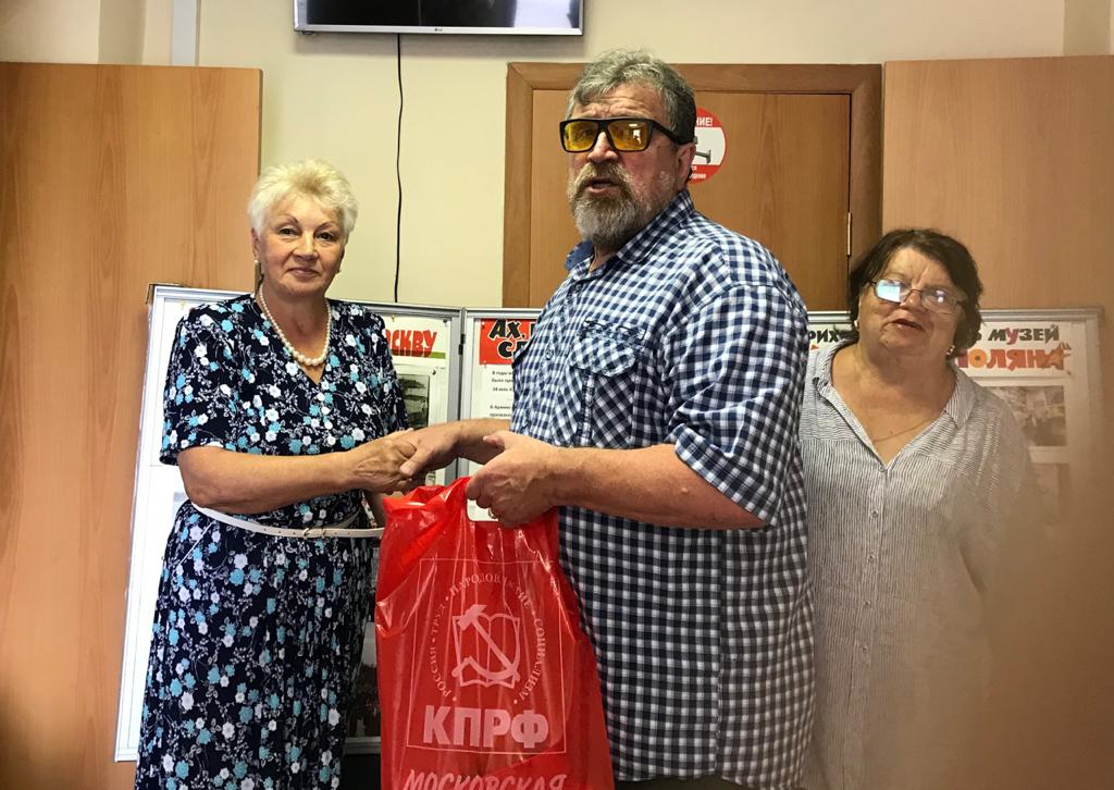 Лобненские коммунисты продолжают помогать