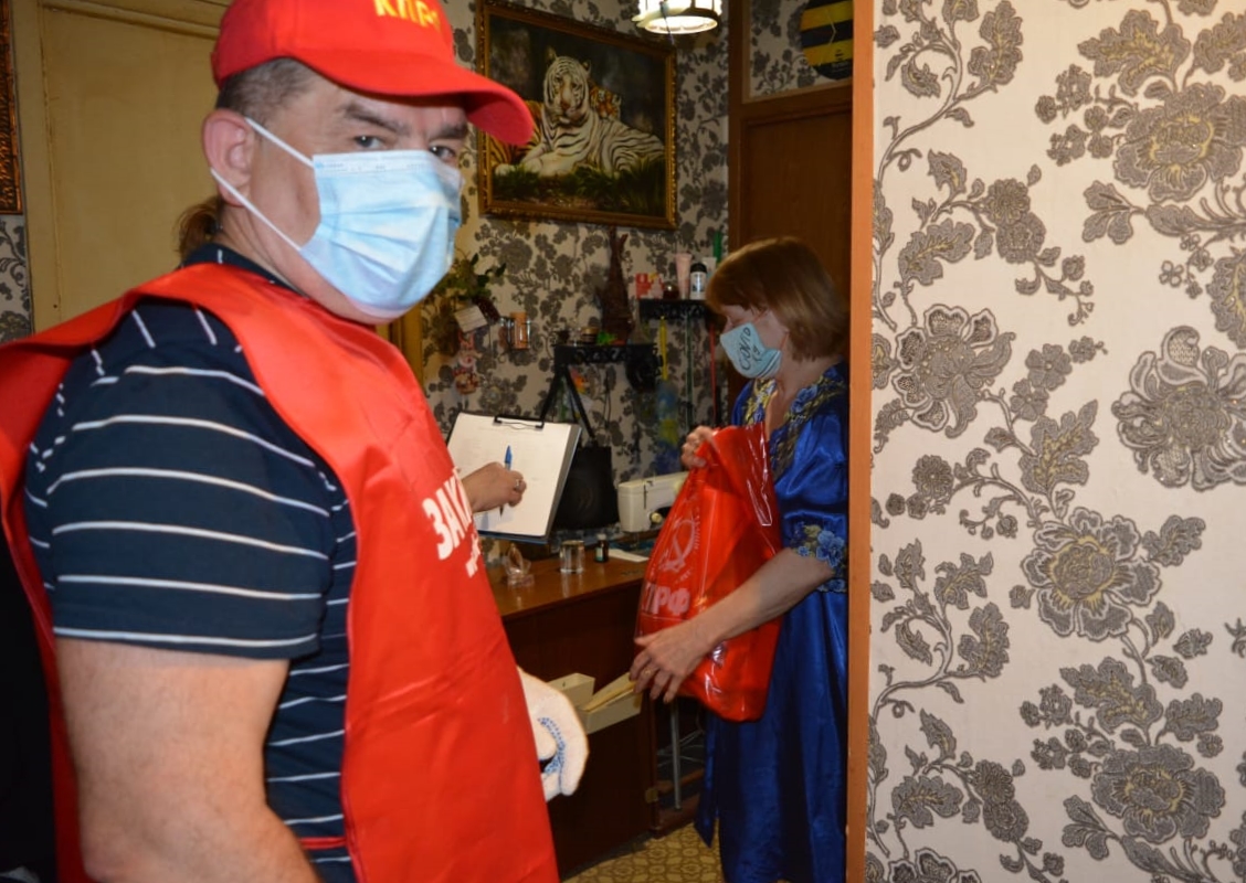 Серпуховские коммунисты продолжают помогать