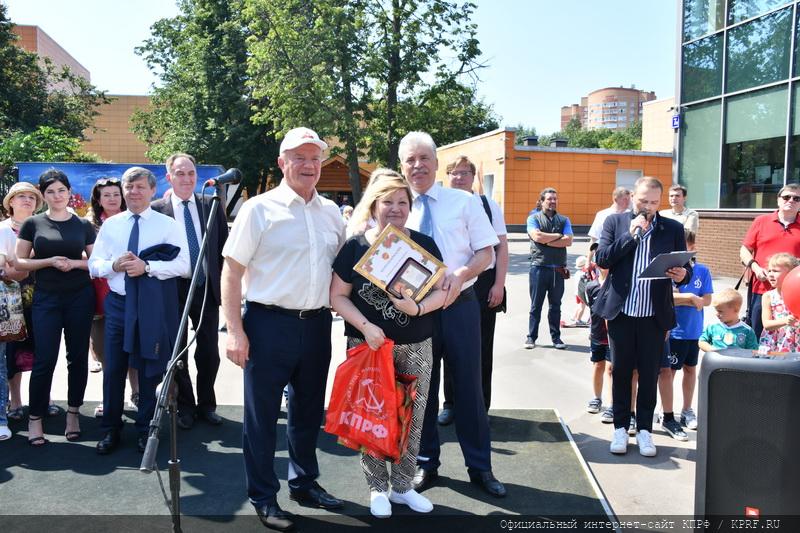 Г.А. Зюганов принял участие в открытии спортивного комплекса на территории совхоза имени Ленина