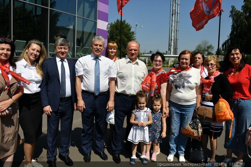 Г.А. Зюганов принял участие в открытии спортивного комплекса на территории совхоза имени Ленина