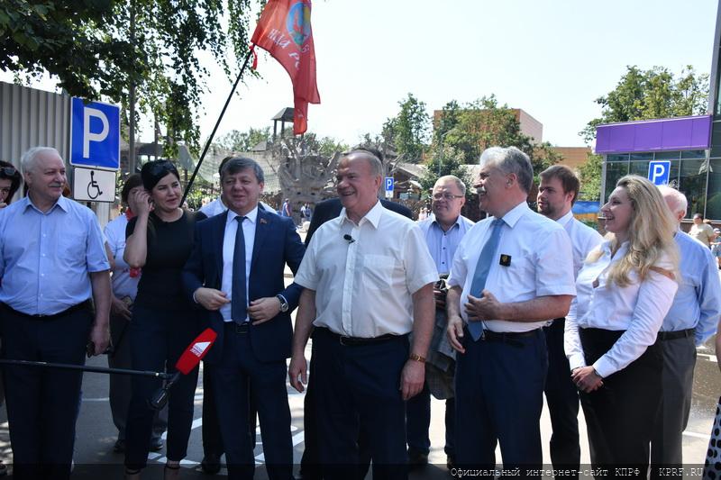 Г.А. Зюганов принял участие в открытии спортивного комплекса на территории совхоза имени Ленина
