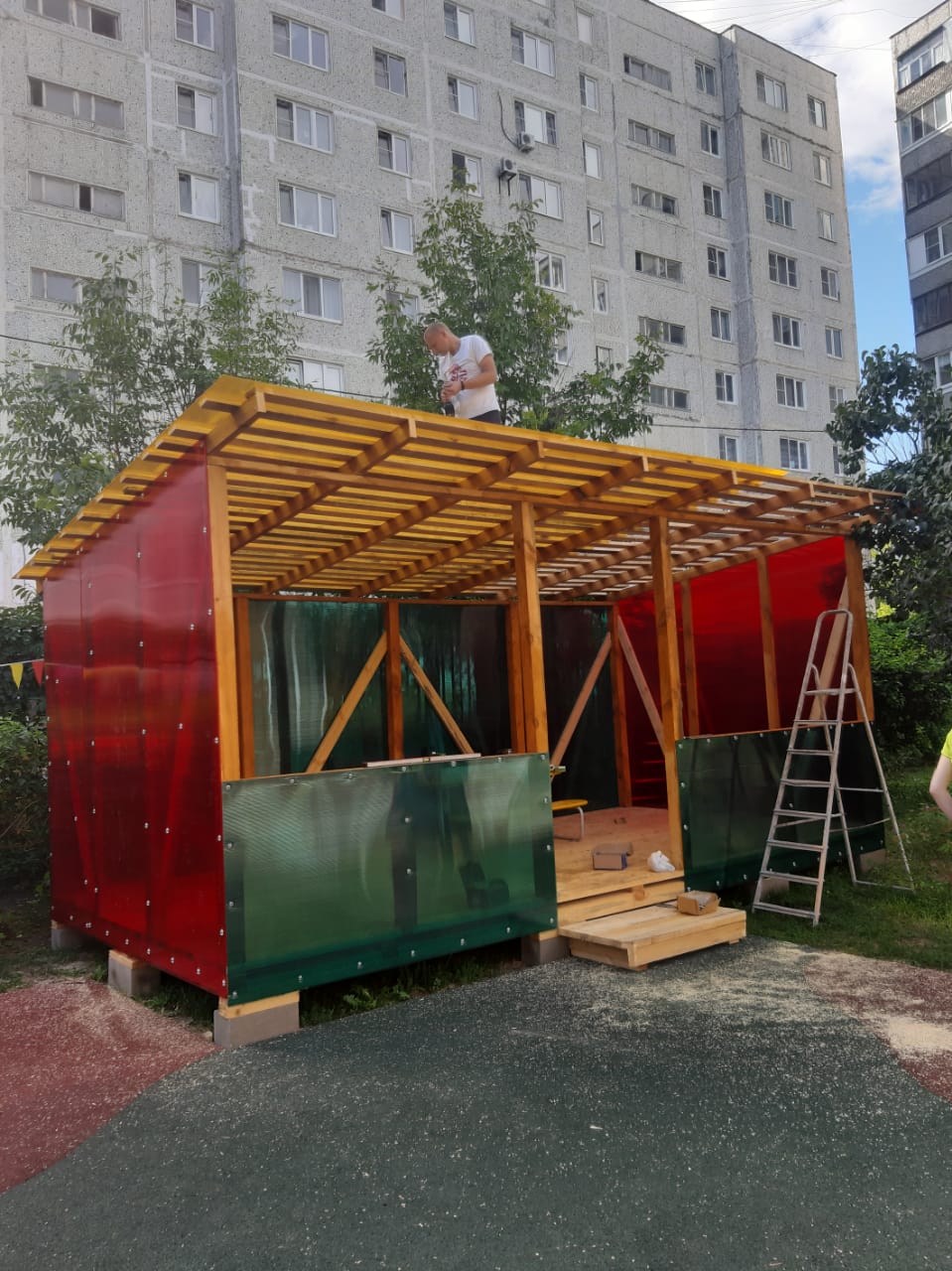 Подарок детям - в День строителя!