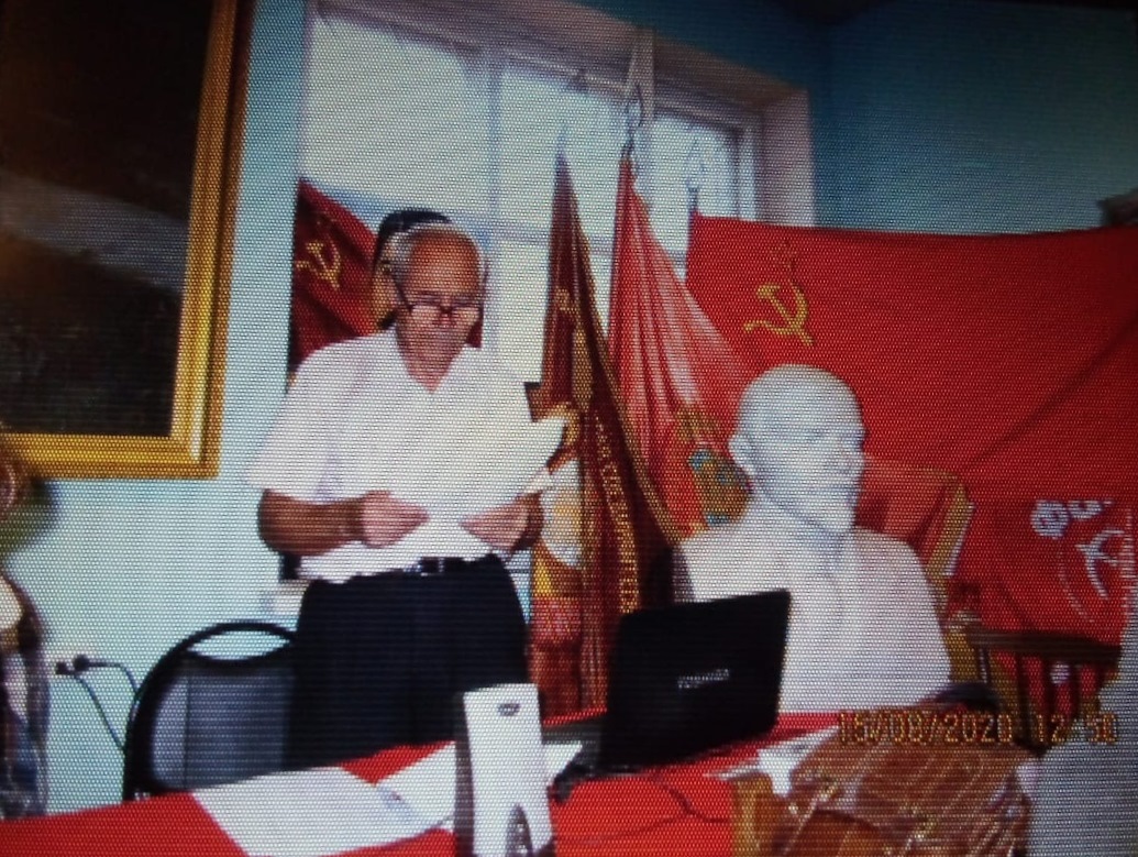 Коммунисты принимают отчёт горкома