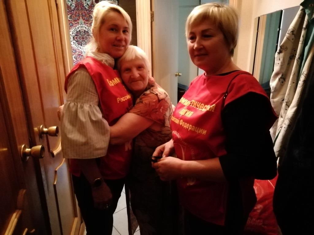 Акция гуманитарной помощи по раздаче продуктовых наборов и вручению памятных медалей