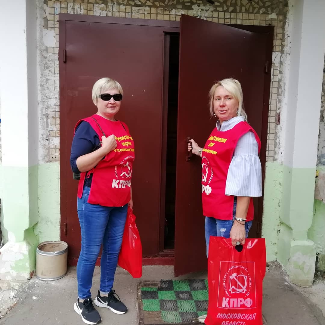 Акция гуманитарной помощи по раздаче продуктовых наборов и вручению памятных медалей