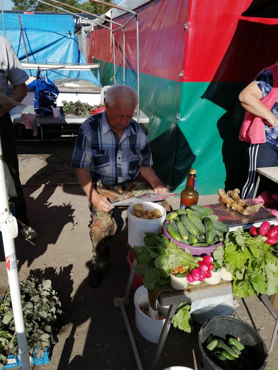 День раздачи «Подмосковной Правды» в Лотошино
