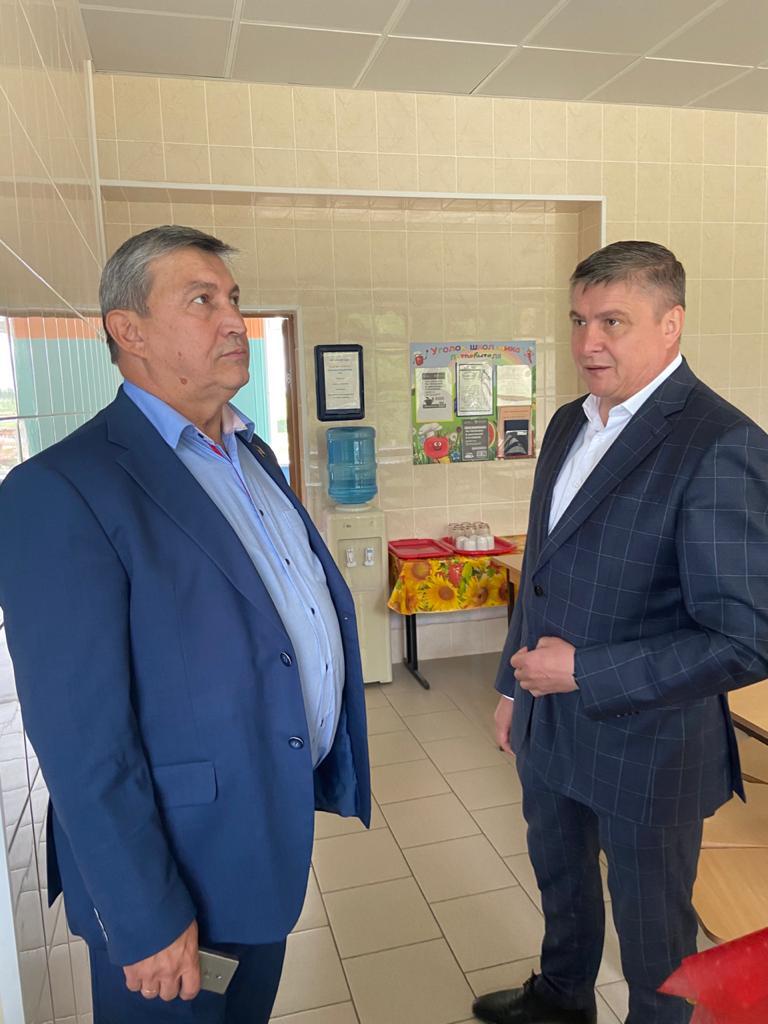 Зампред Мособлдумы Константин Черемисов поздравил школьников Волоколамска