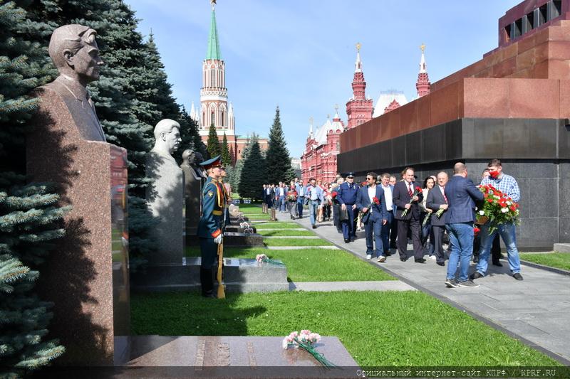 Г.А. Зюганов: «Наши отцы-победители справились с историческими задачами. Сегодня вызов стоит перед нами»