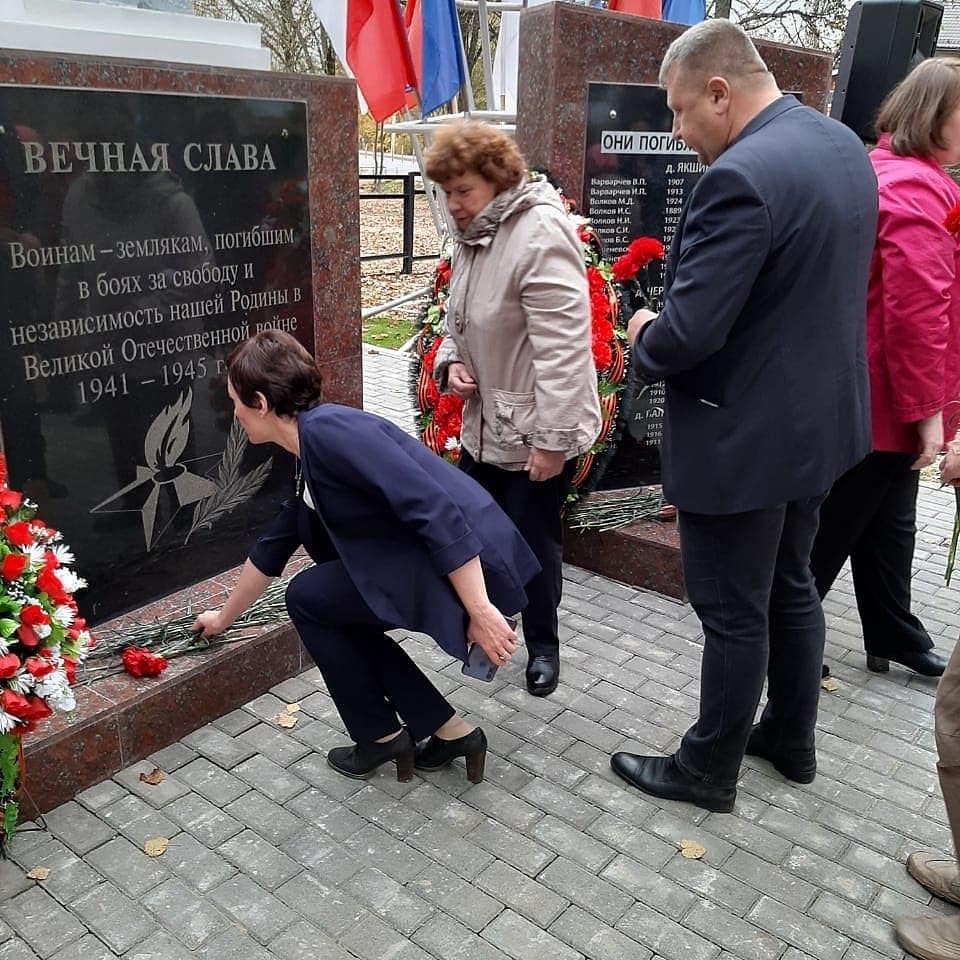 Открытие памятника в д. Алешино
