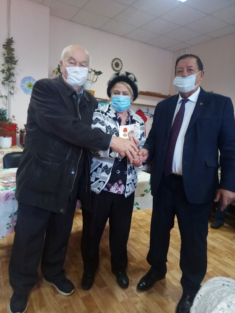 Каширские коммунисты поздравляют ветеранов