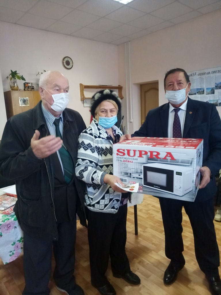 Каширские коммунисты поздравляют ветеранов