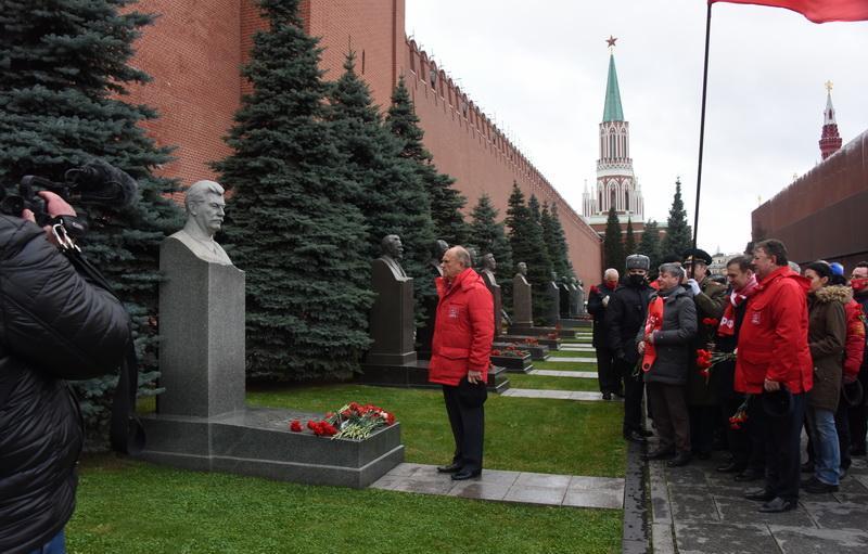 Великому Октябрю 1917 года - Слава!
