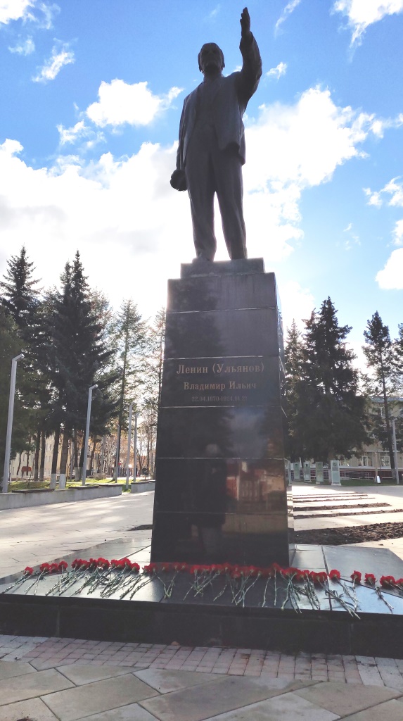 Наро-Фоминские коммунисты празднуют годовщину Великого Октября!