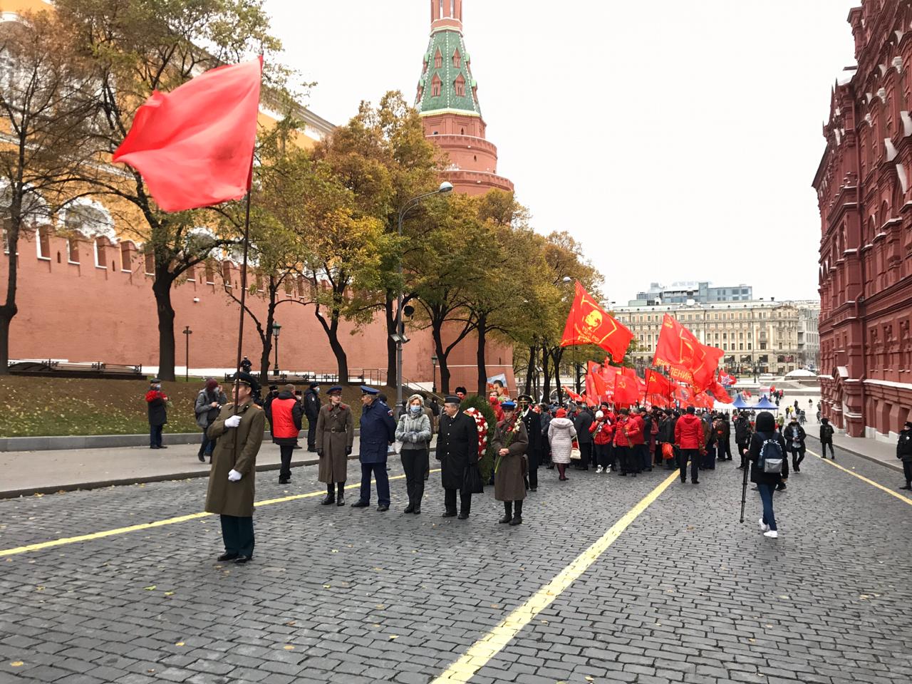 Комсомольцы Подмосковья отметили день Великого Октября