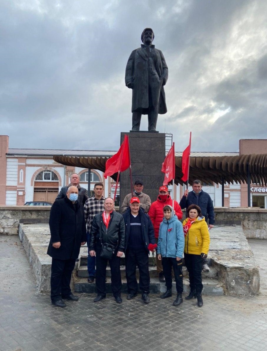 Братство рабочих — и никаких прочих!