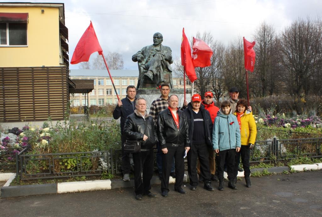 Братство рабочих — и никаких прочих!