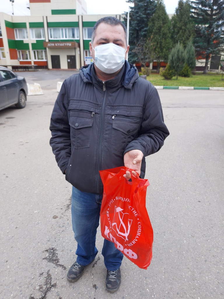 Раздача гуманитарной помощи