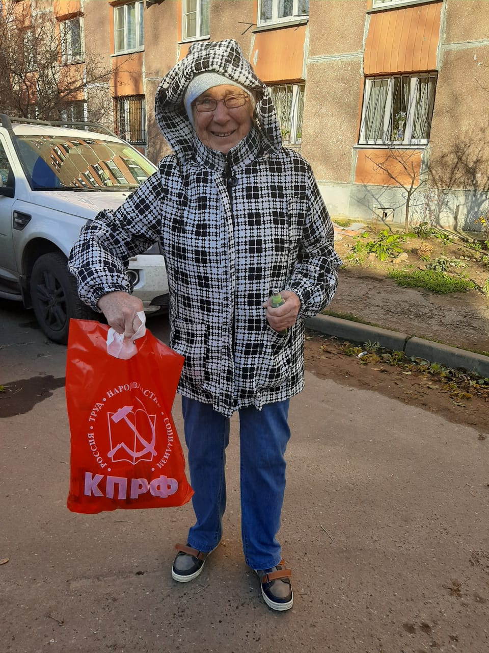 Раздача гуманитарной помощи