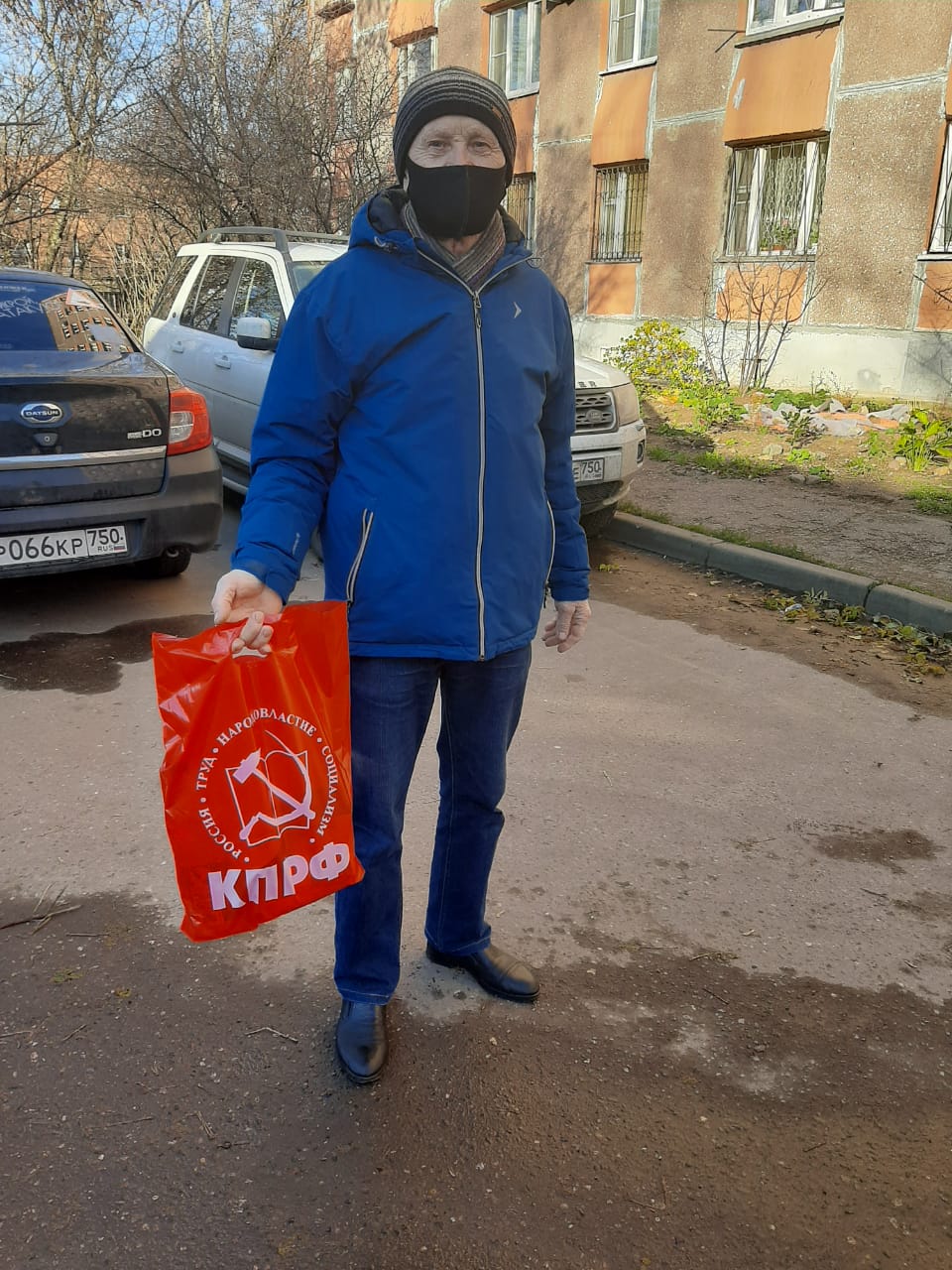 Раздача гуманитарной помощи