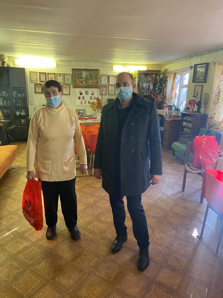 Подольские коммунисты продолжают помогать многодетным семьям и детям войны