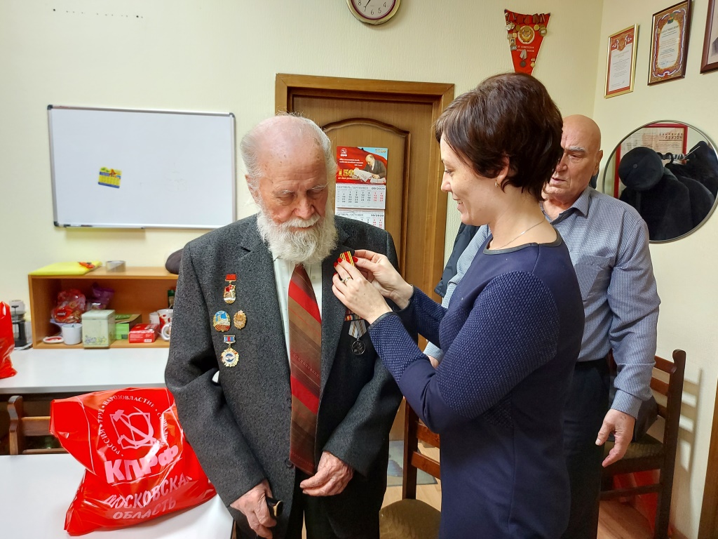 За заслуги перед партией