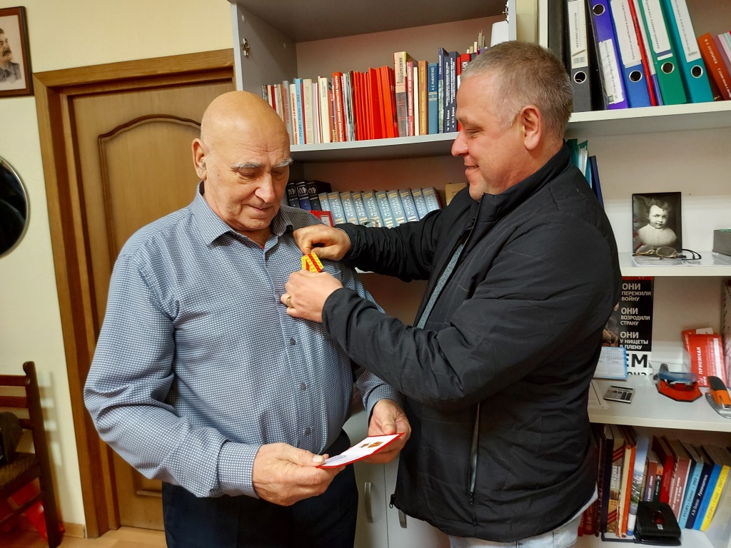 За заслуги перед партией
