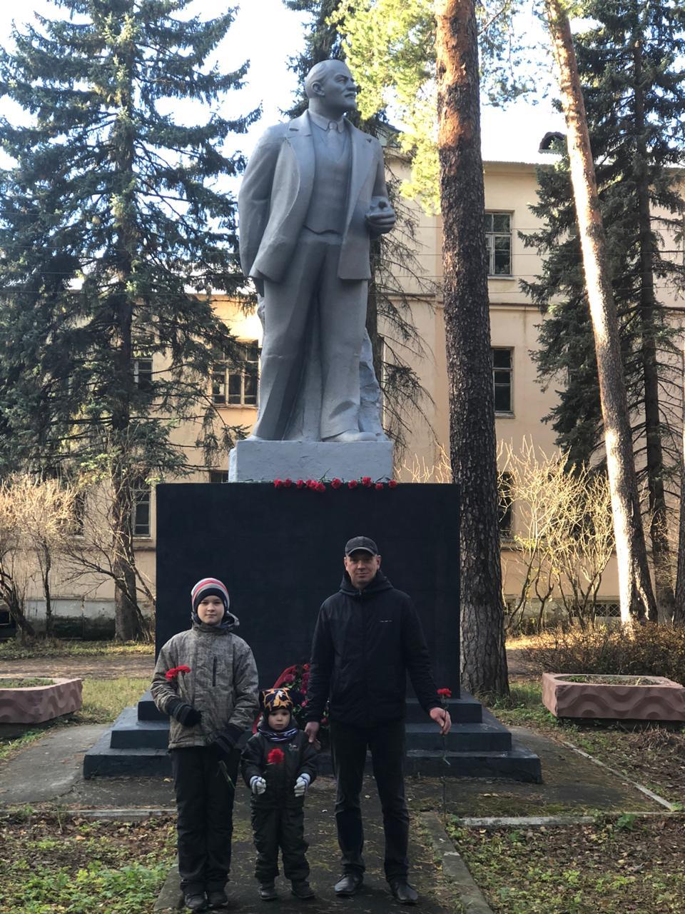Люберецкие коммунисты поздравили ветеранов