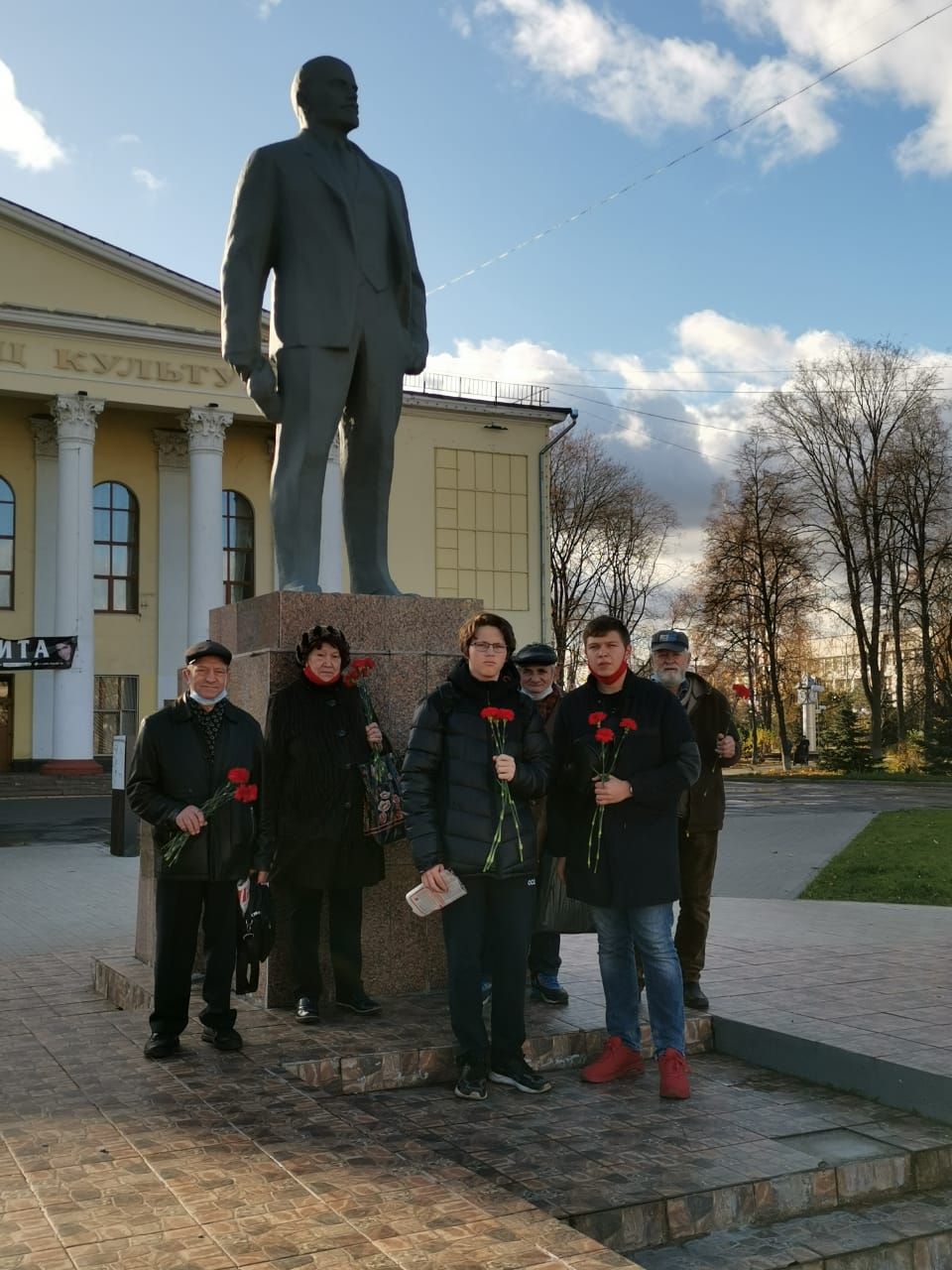 Люберецкие коммунисты поздравили ветеранов