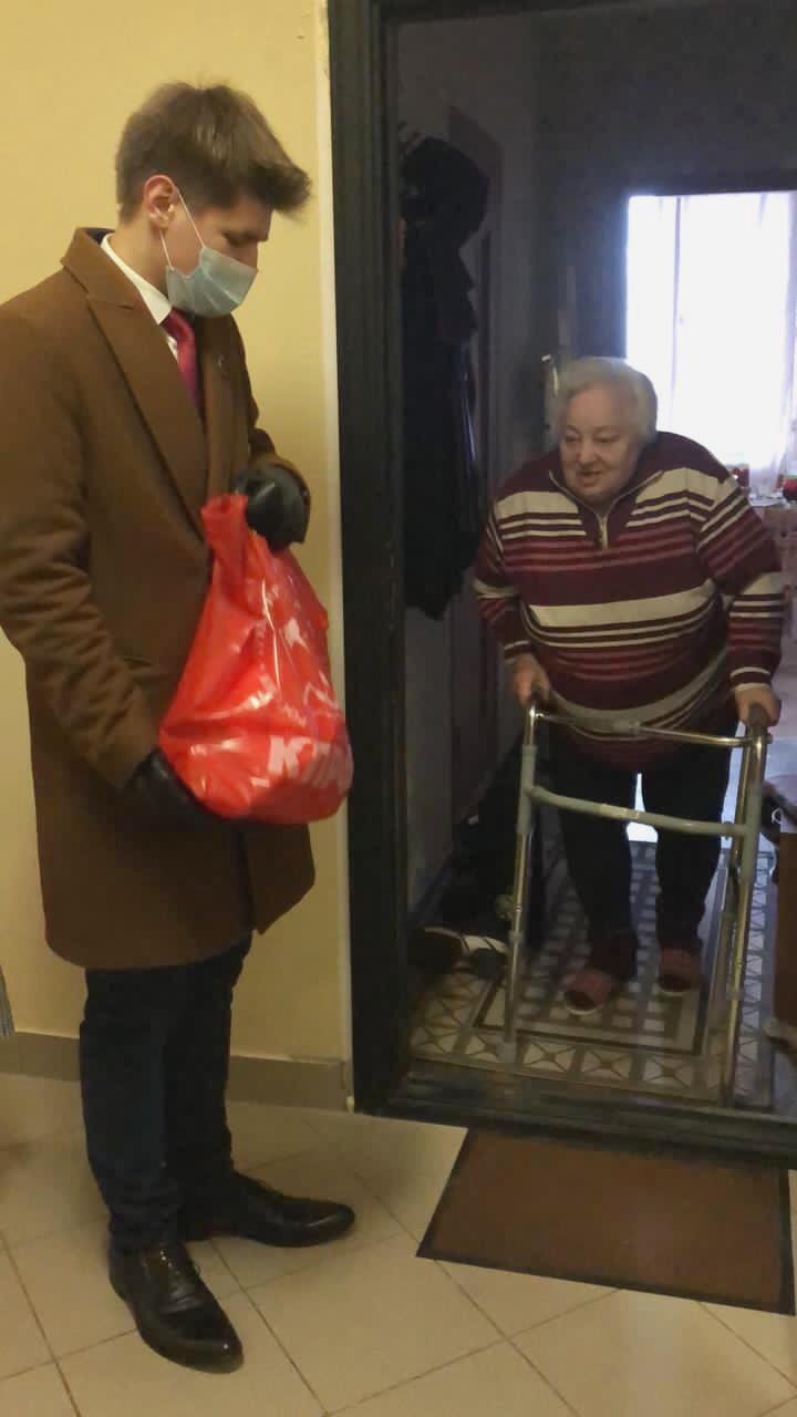 Коммунисты Дмитрова помогают нуждающимся