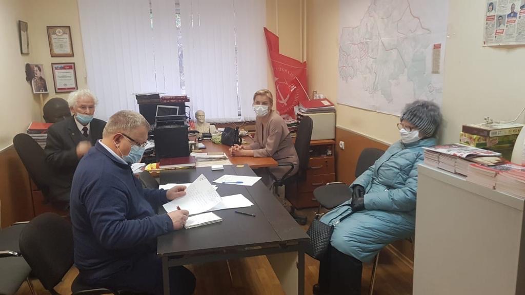 Депутат-коммунист Александр Наумов провёл приём граждан в Ленинском г.о.