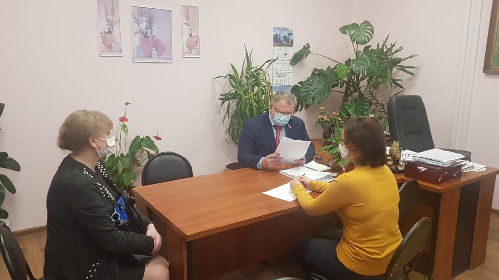 Депутат-коммунист Александр Наумов провел прием граждан в городах Чехов и Домодедово