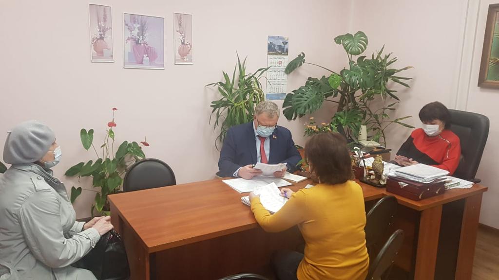 Депутат-коммунист Александр Наумов провел прием граждан в городах Чехов и Домодедово