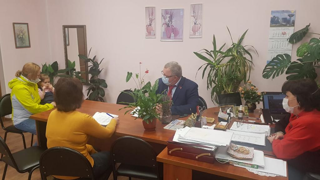 Депутат-коммунист Александр Наумов провел прием граждан в городах Чехов и Домодедово