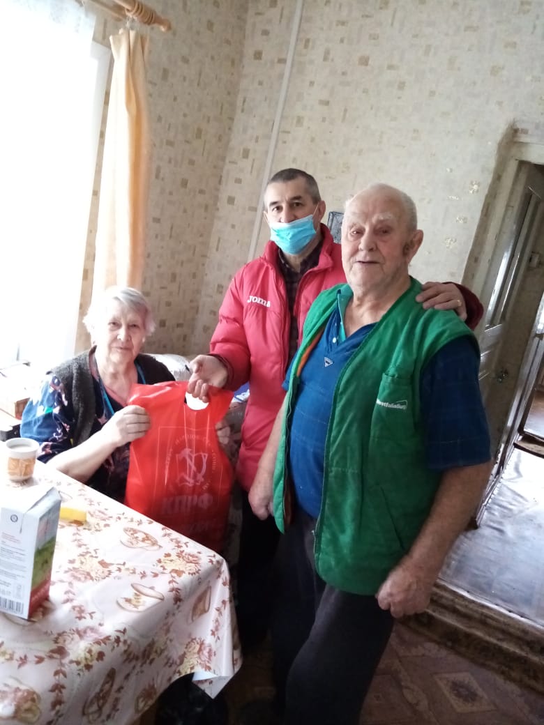 Коломенские коммунисты оказывают помощь