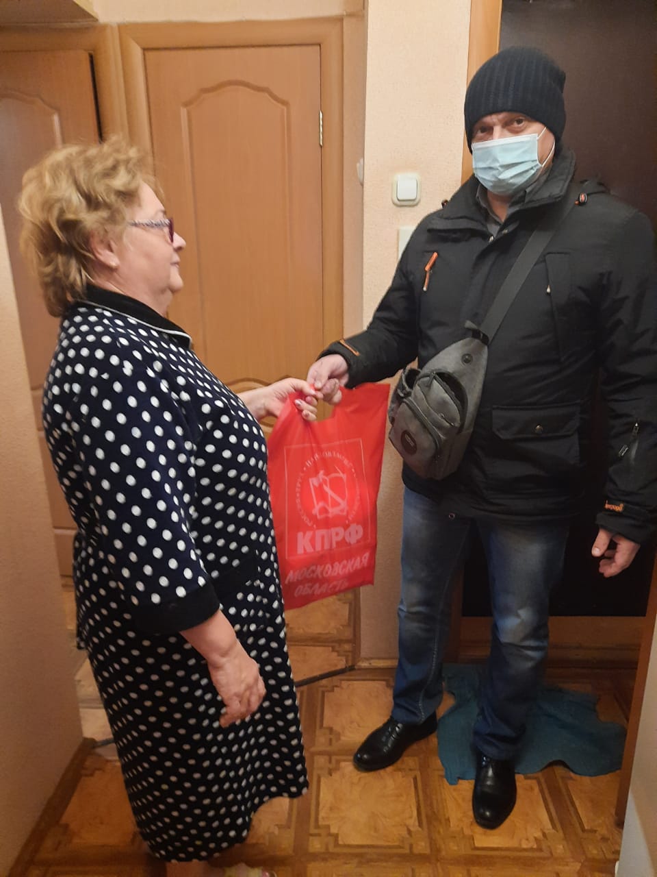 Коломенские коммунисты оказывают помощь