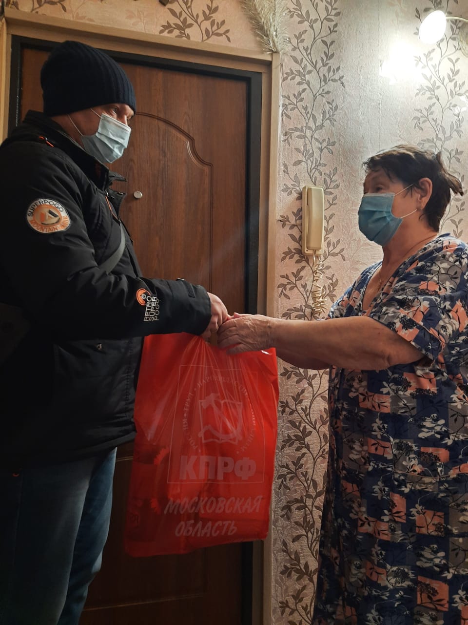 Коломенские коммунисты оказывают помощь