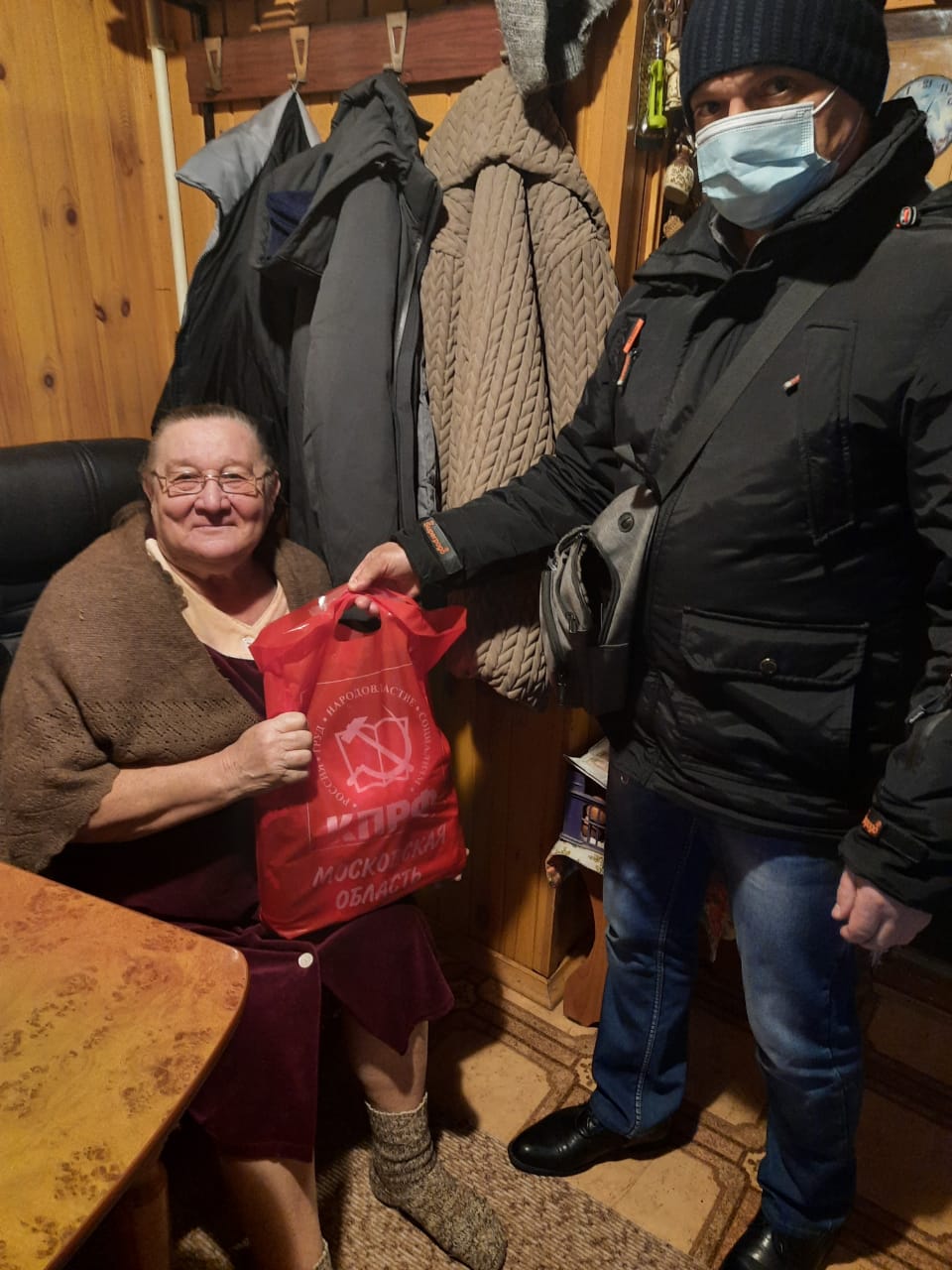 Коломенские коммунисты оказывают помощь