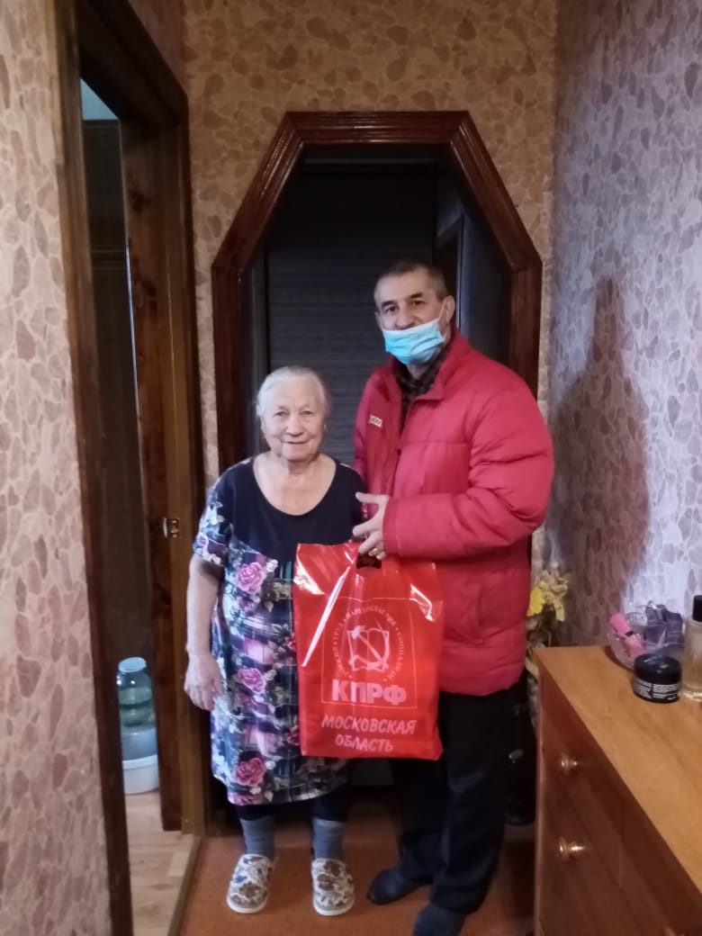 Коломенские коммунисты оказывают помощь