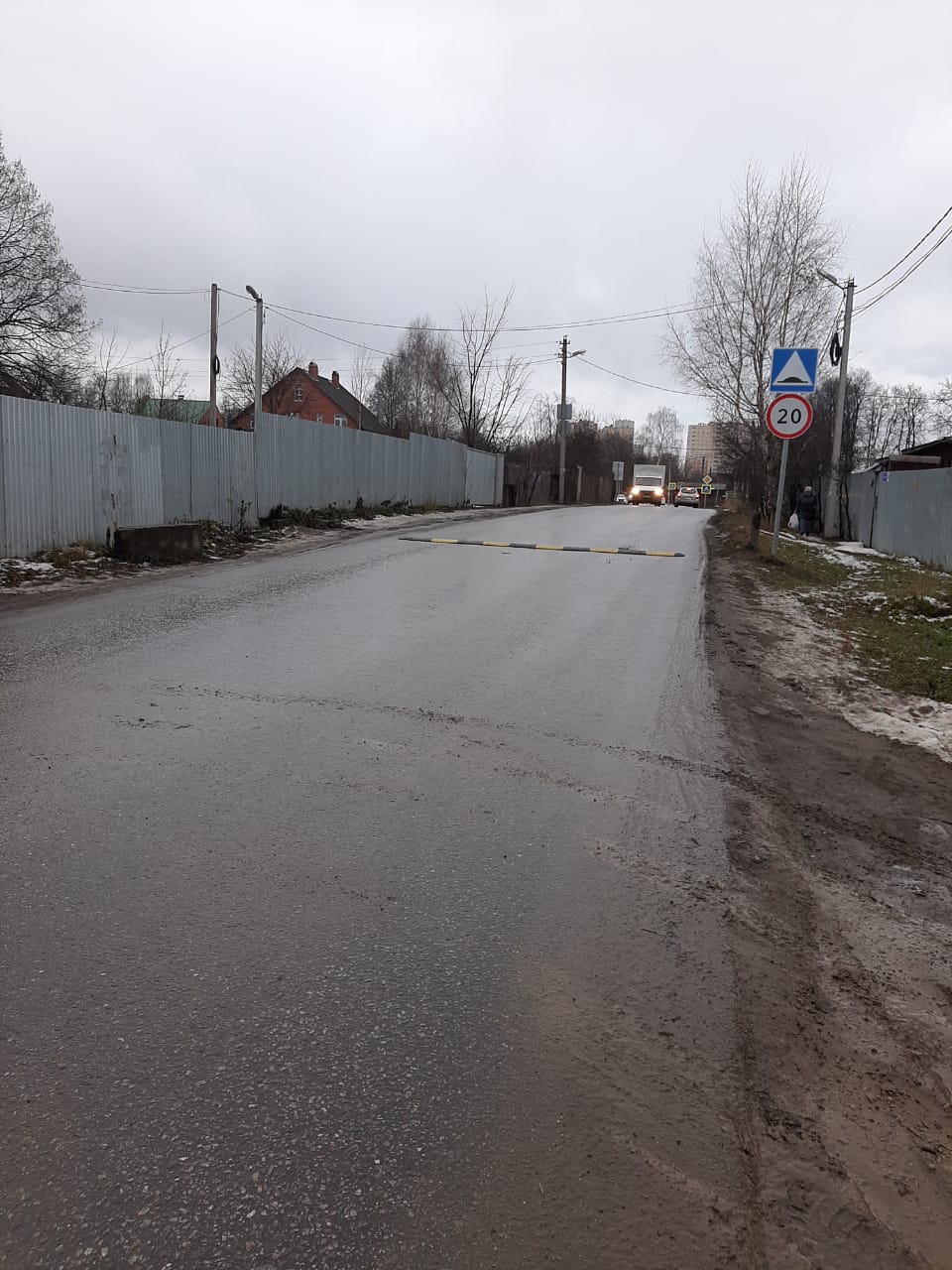 Коммунисты помогли жителям установить лежачих полицейских