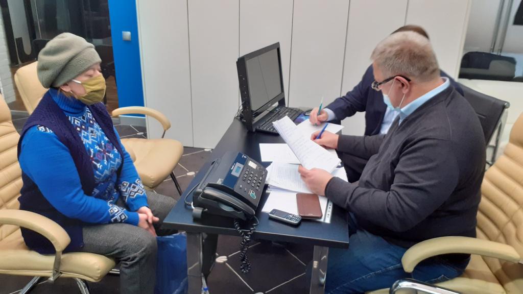 Депутат-коммунист Александр Наумов провел прием граждан в Ступино и наградил волонтеров