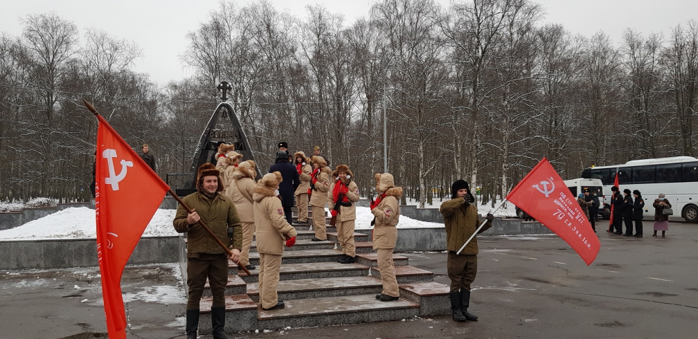 Память живет в наших сердцах!