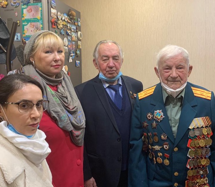 Коммунисты Королёва поздравили ветерана - участника битвы под Москвой