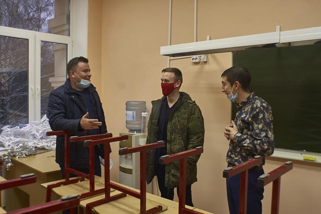 Депутат от КПРФ Красногорского Горсовета Евгений Добровольский выделил средства на благоустройство Школе №8