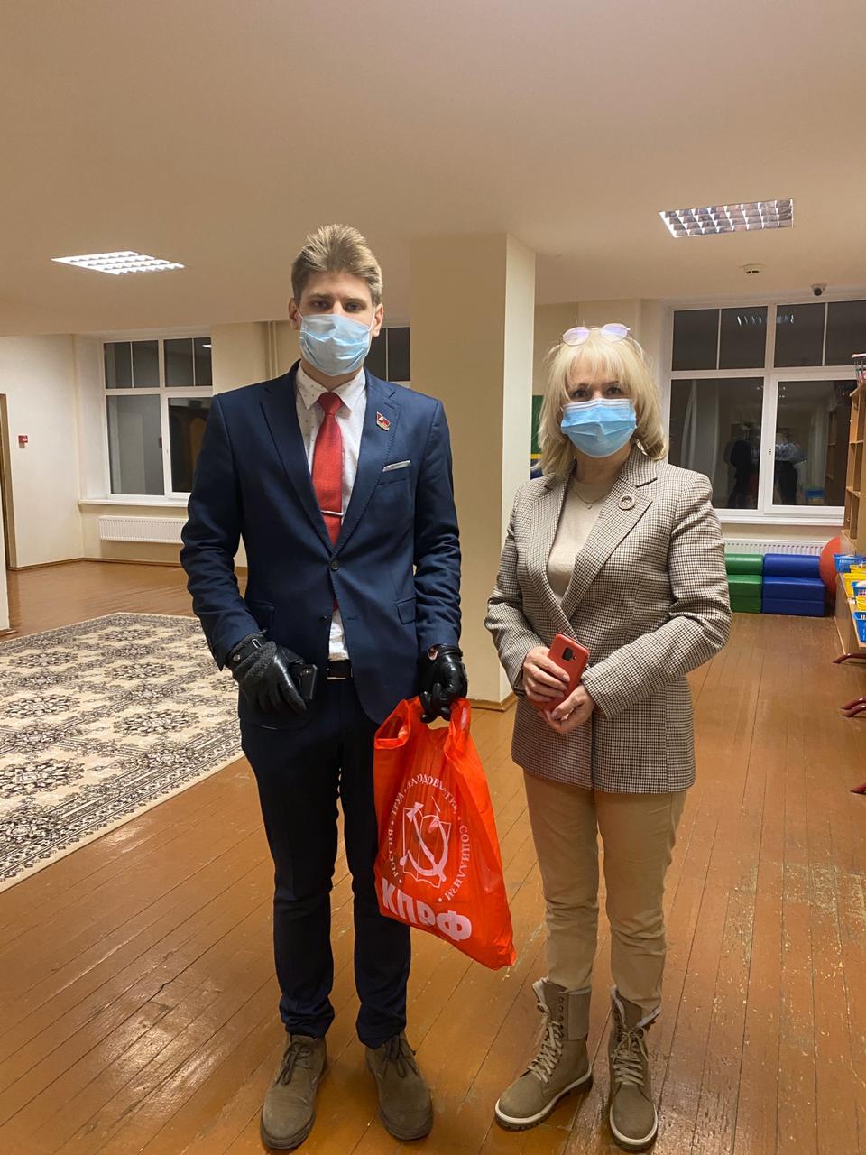 В гости с подарками