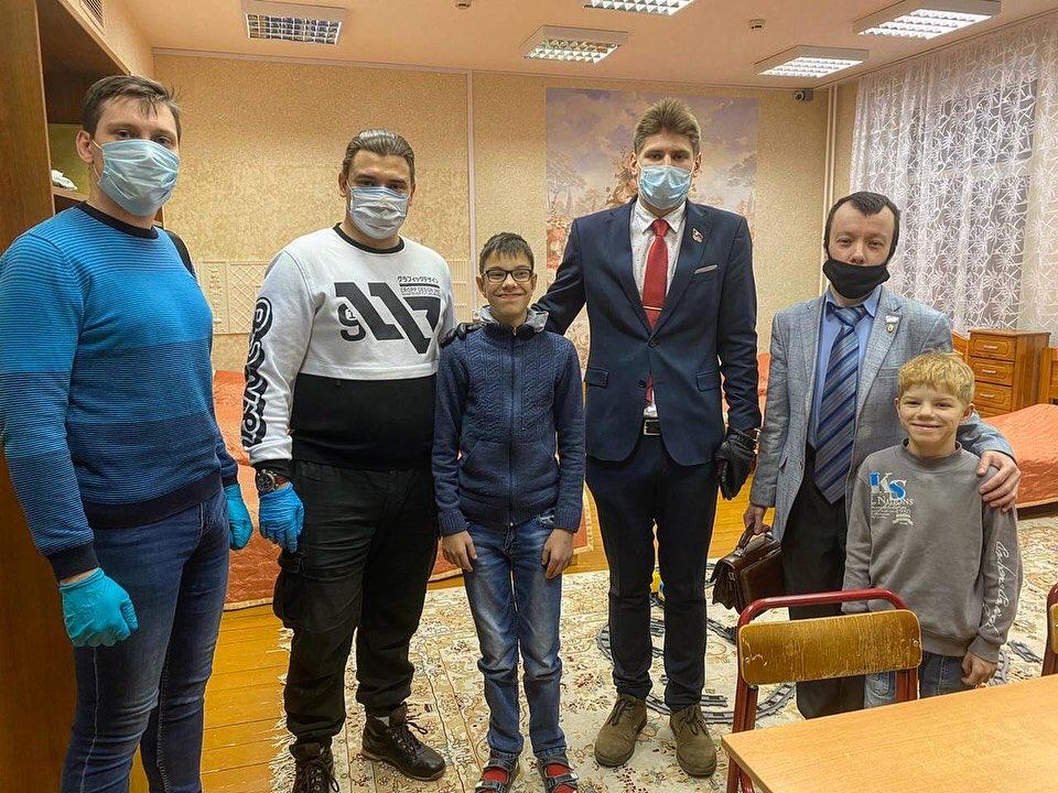 В гости с подарками