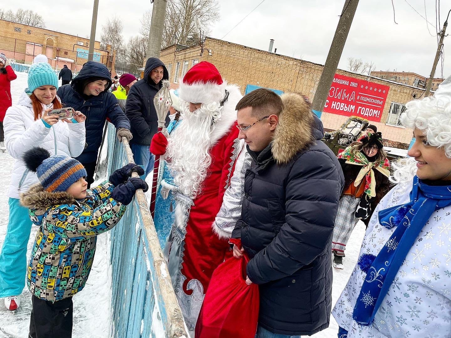 В Балашихе настоящая новогодняя сказка с красными оттенками!
