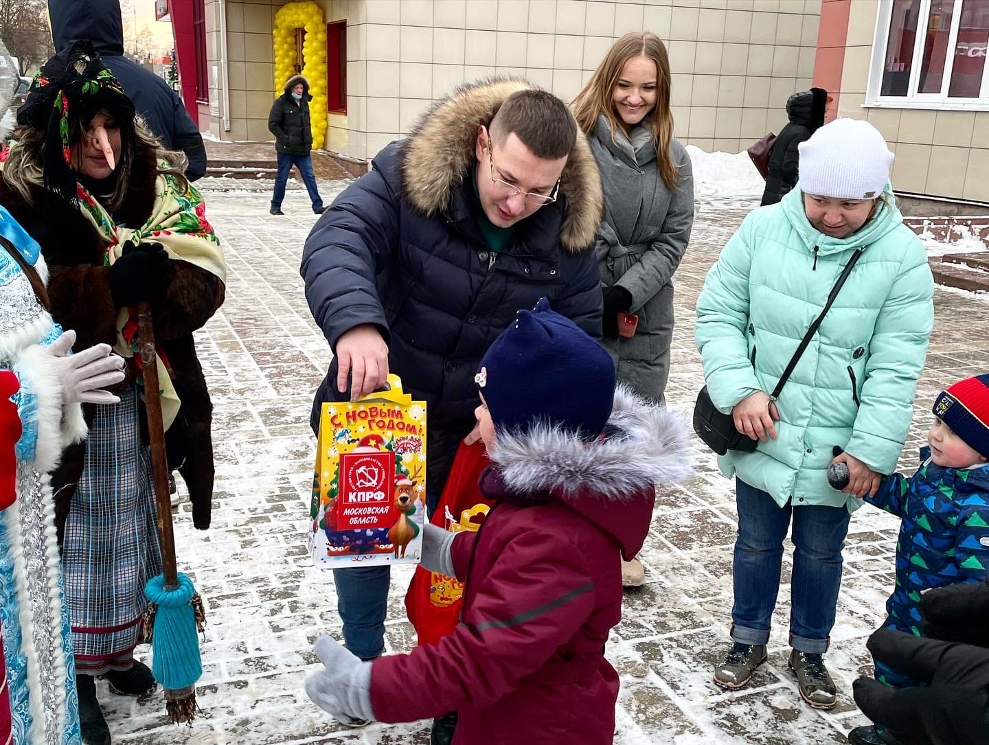 В Балашихе настоящая новогодняя сказка с красными оттенками!